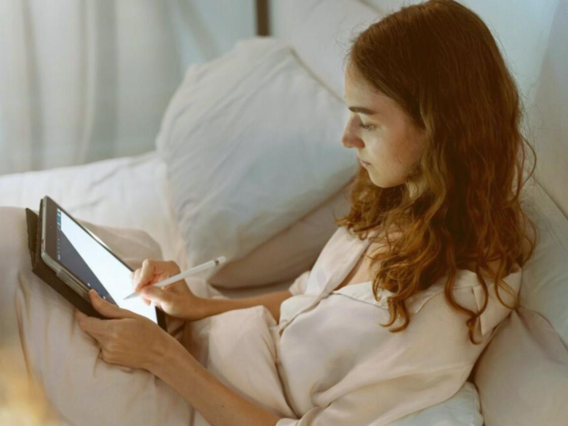 Deltagere arbejder med budgetdata og afvigelsesanalyse
